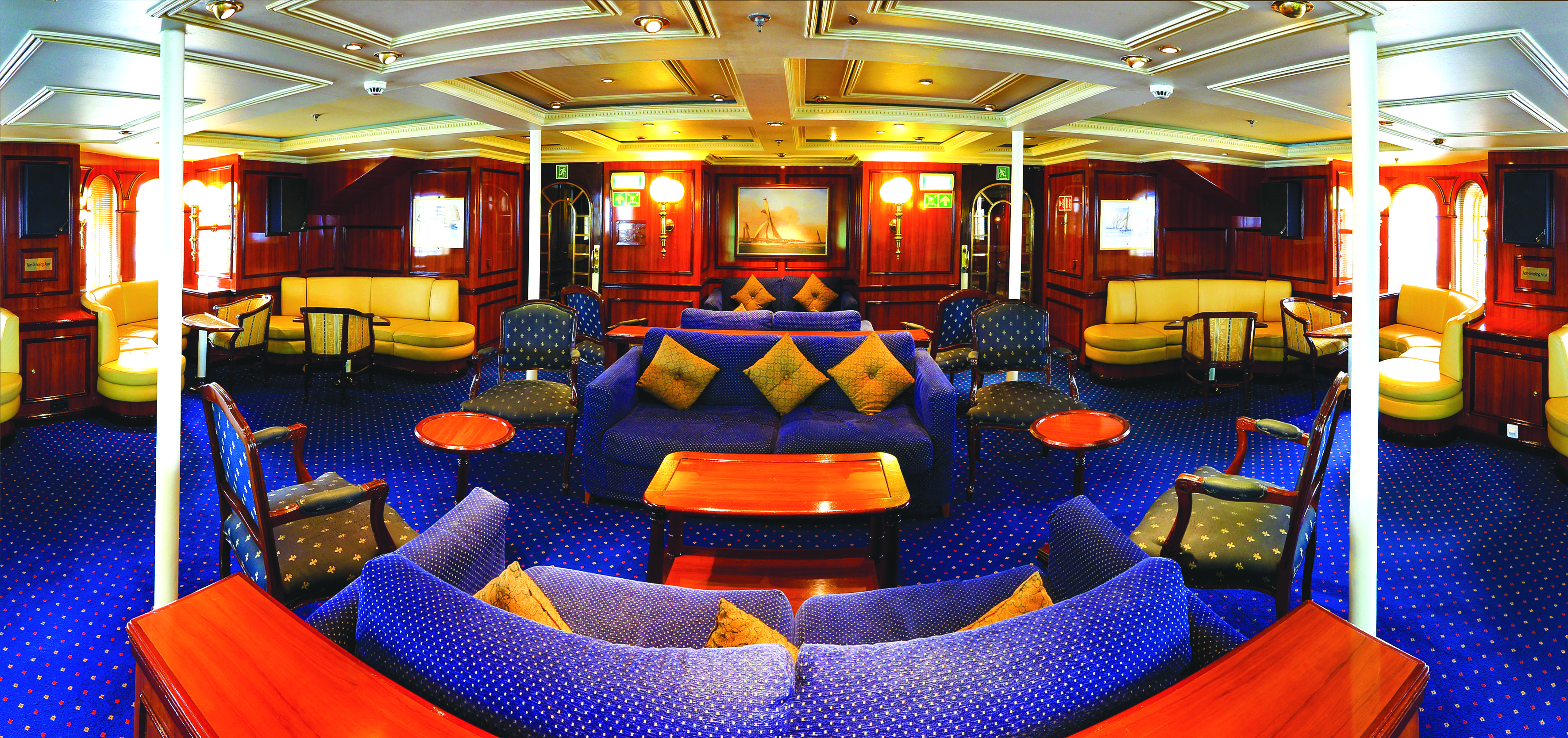 Star Clippers Royal Clipper Interior Lounge 1.jpg